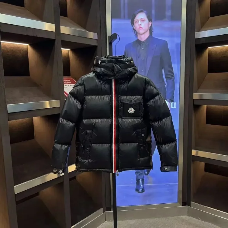 Moncler Down Jackets Giyim