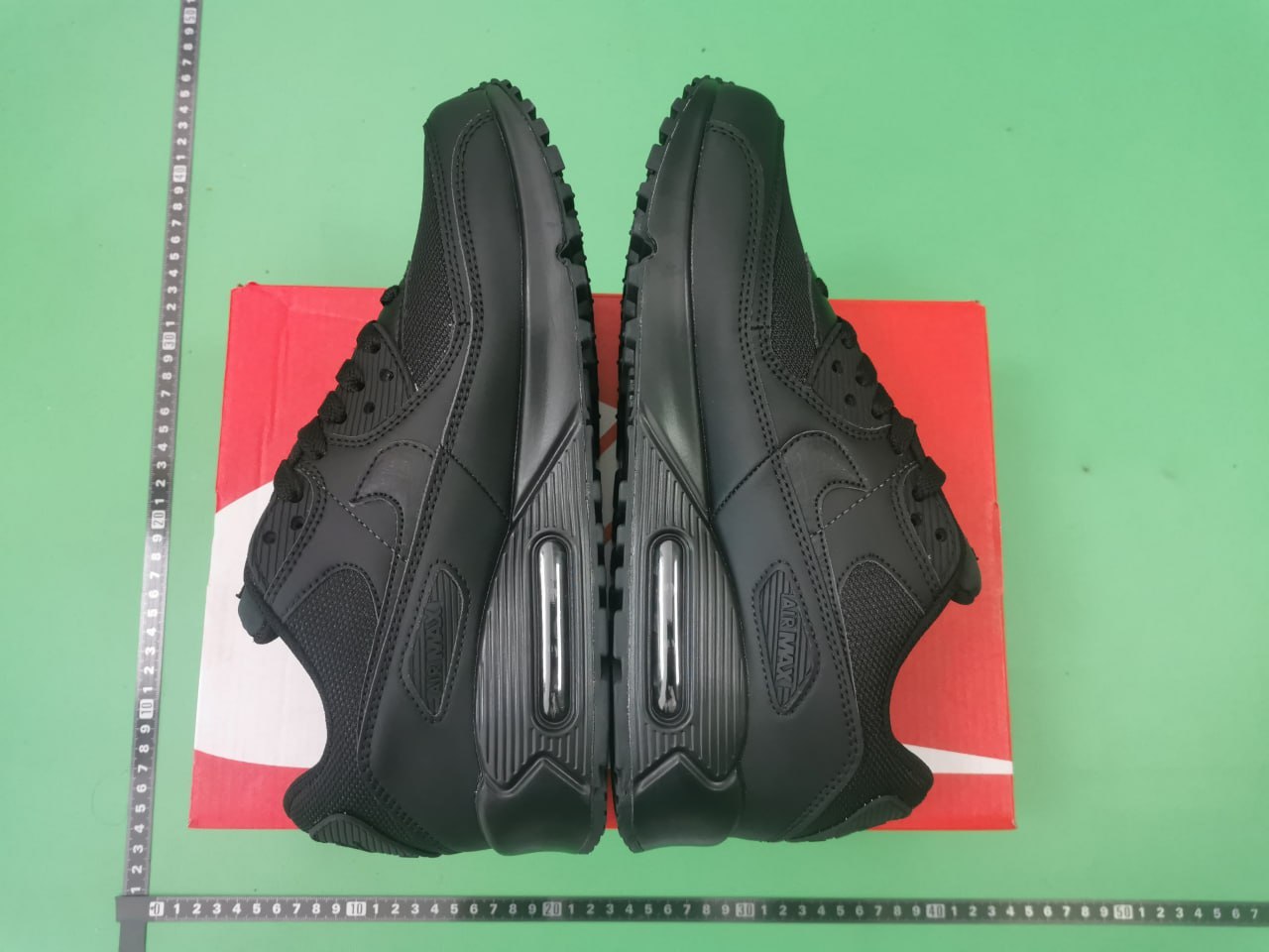 Nike Air Max 90 Sneakers