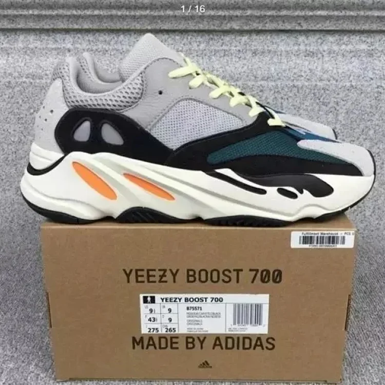 ADIDAS YEEZY 700 Sneakers