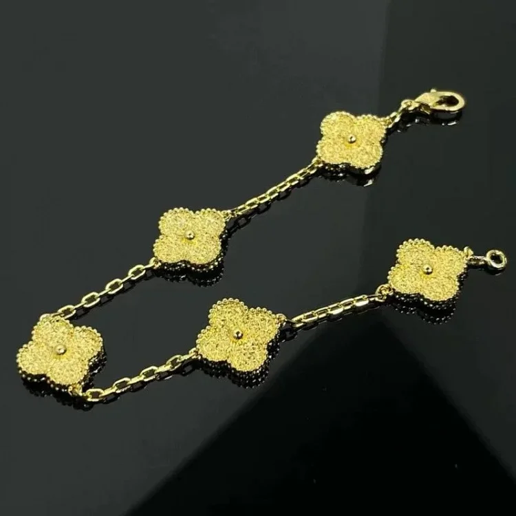 Van Cleef & Arpels Alhambra Bracelet Příslušenství