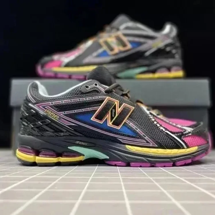 New Balance1906R Sneakers