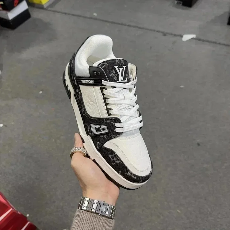 Louis Vuitton Trainer Sneaker Low Sneakers