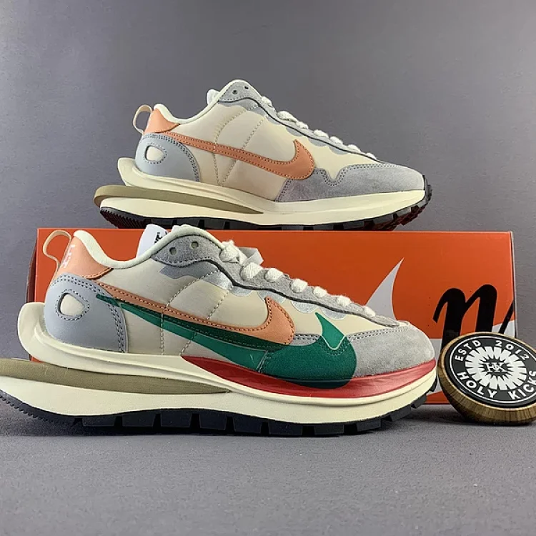 NIKE SACAI Sneakers